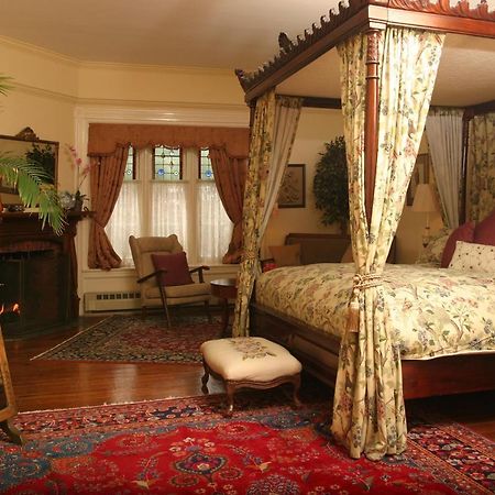 ナイアガラ・フォールズ Grand Victorian Bed & Breakfast エクステリア 写真