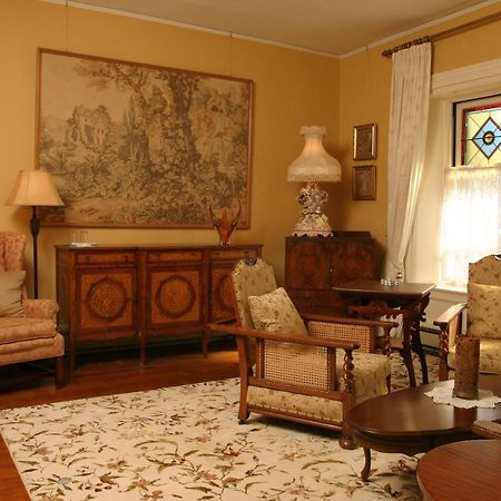 ナイアガラ・フォールズ Grand Victorian Bed & Breakfast エクステリア 写真