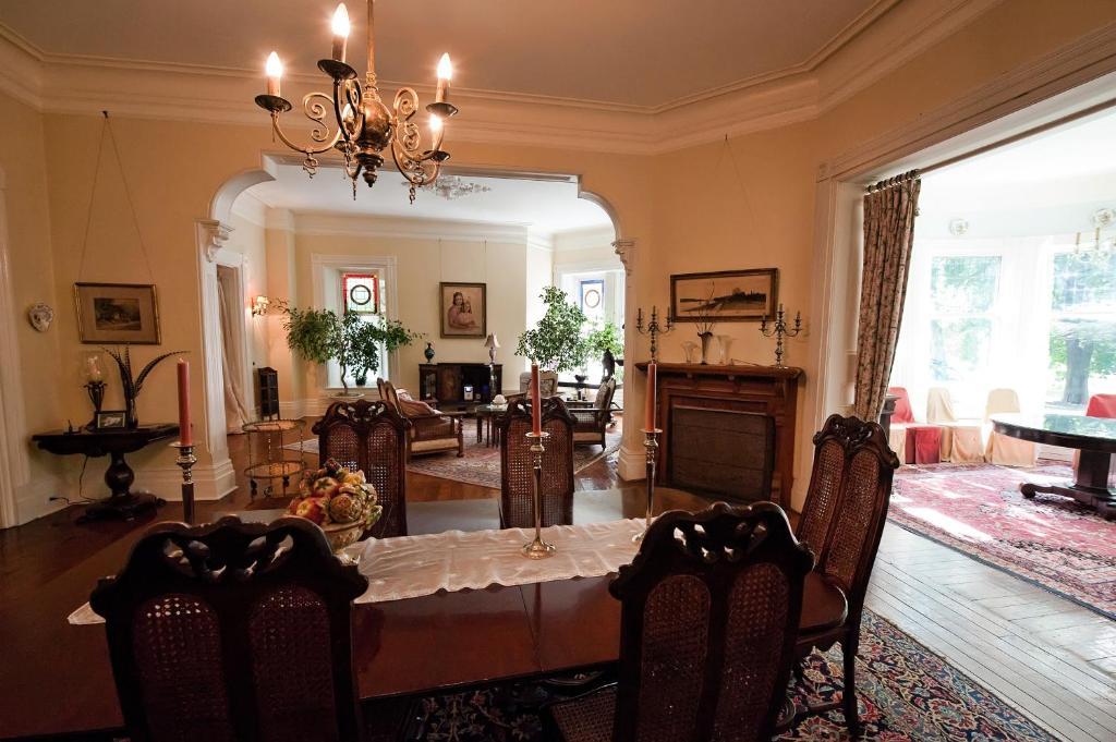 ナイアガラ・フォールズ Grand Victorian Bed & Breakfast エクステリア 写真