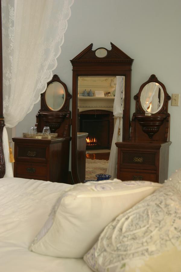 ナイアガラ・フォールズ Grand Victorian Bed & Breakfast エクステリア 写真