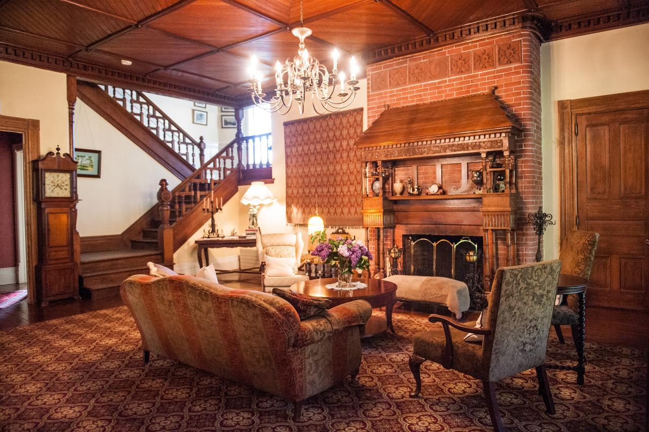 ナイアガラ・フォールズ Grand Victorian Bed & Breakfast エクステリア 写真