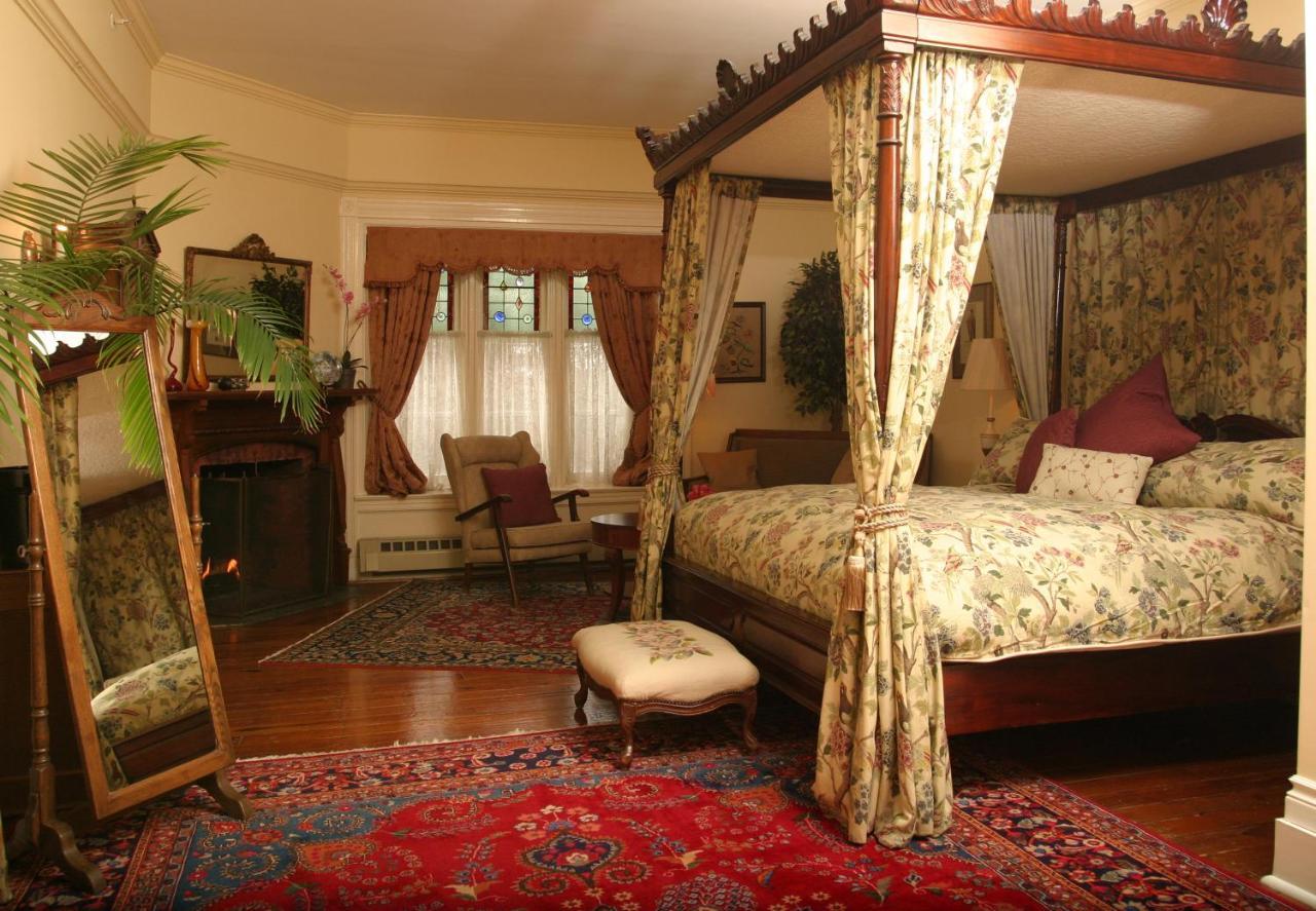 ナイアガラ・フォールズ Grand Victorian Bed & Breakfast エクステリア 写真