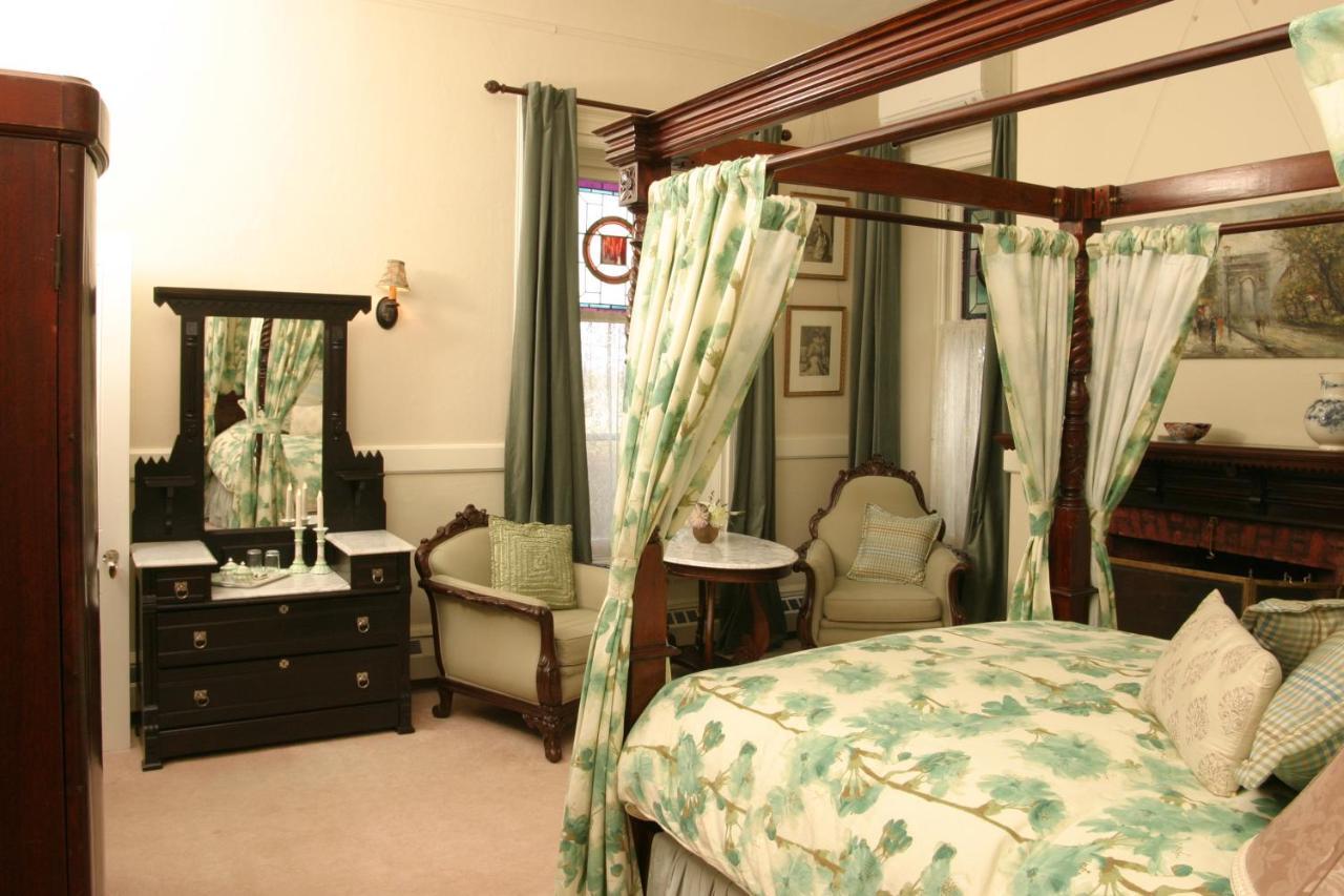 ナイアガラ・フォールズ Grand Victorian Bed & Breakfast エクステリア 写真